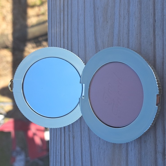 Too Faced Cloud Crush Blurring Blush - Picture 4 of 6